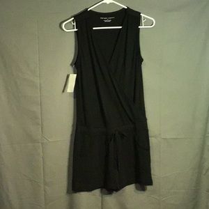 NEW YORK & CO woman’s NWT short romper szS  black